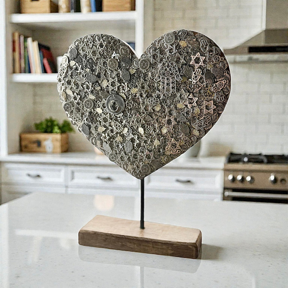 Heart on Stand - 2025.01 - JEWISHJOY.co